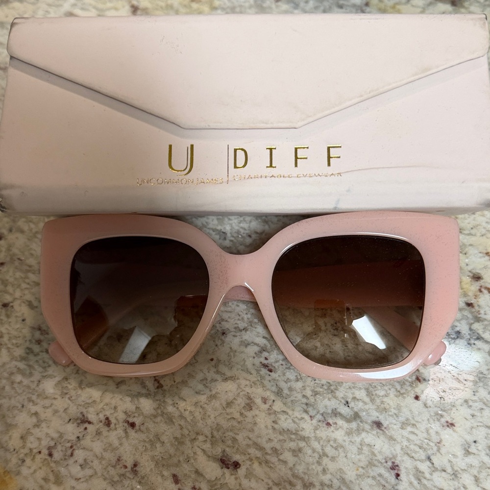 Diff Eyewear Blush Sunglasses